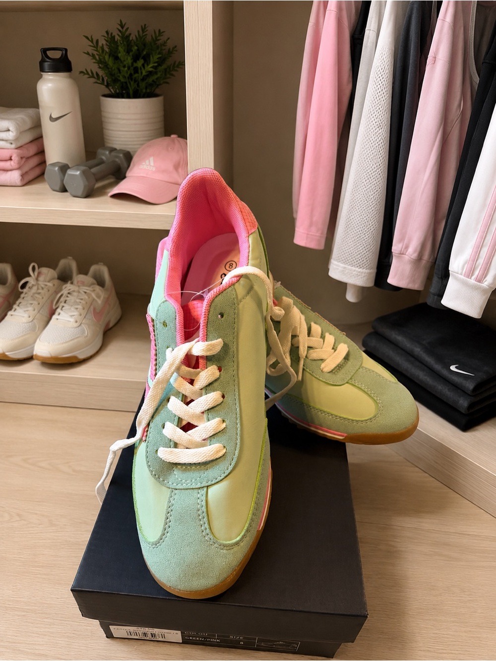 NWT La Sheelah Toto-51 Green & Pink Fashion Sneakers Size 8